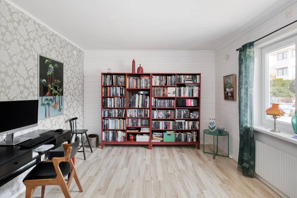 Bureau - Charming Villa with Garden in Blekinge