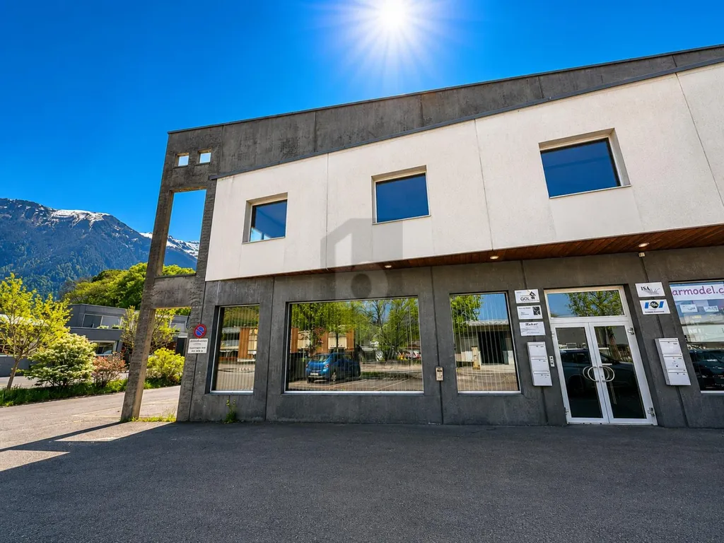 Extérieur - Commercial Space with High Potential in Central Location