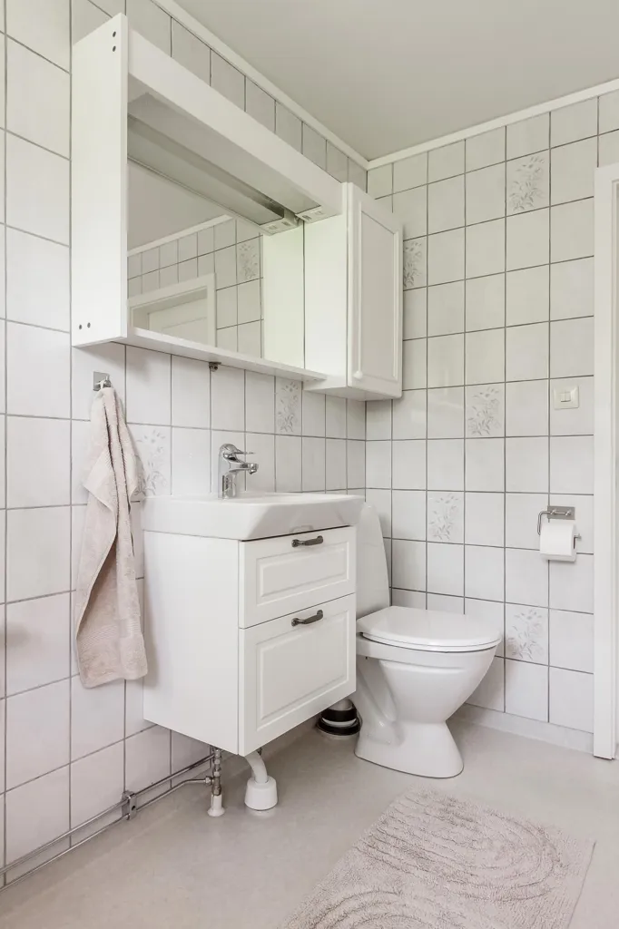 Salles de bain - Charming House with Lake View in Röbjörkeby