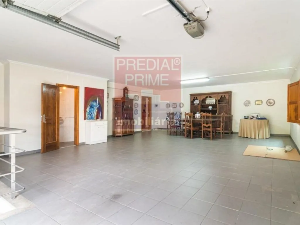 Garaaž - Luxury Villa with Fruit Garden in Chaves
