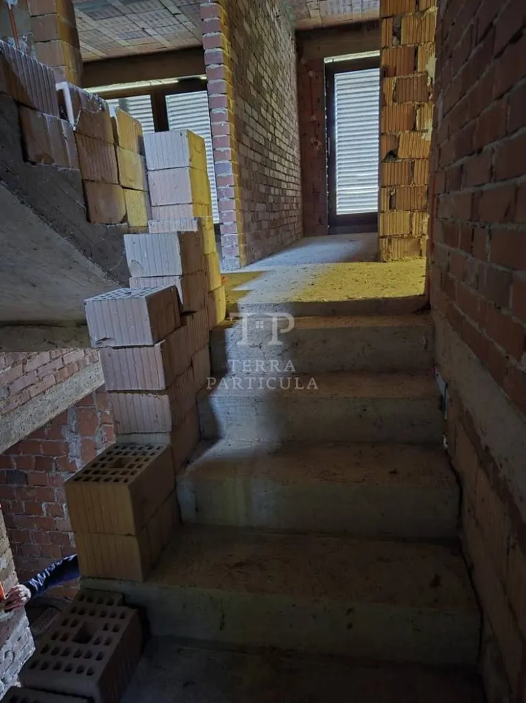 Toad - Under-Construction House with Full-Height Attic in Gornja Stubica