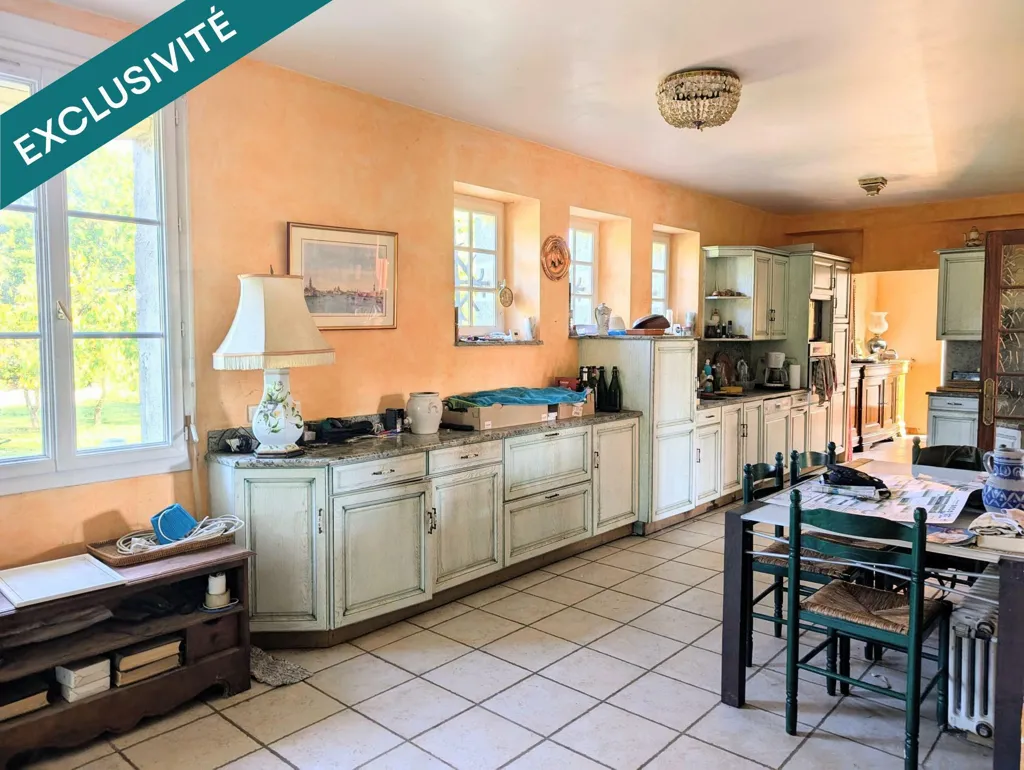 Cuisine - Domaine avec Étang et Piscine près de Dinan