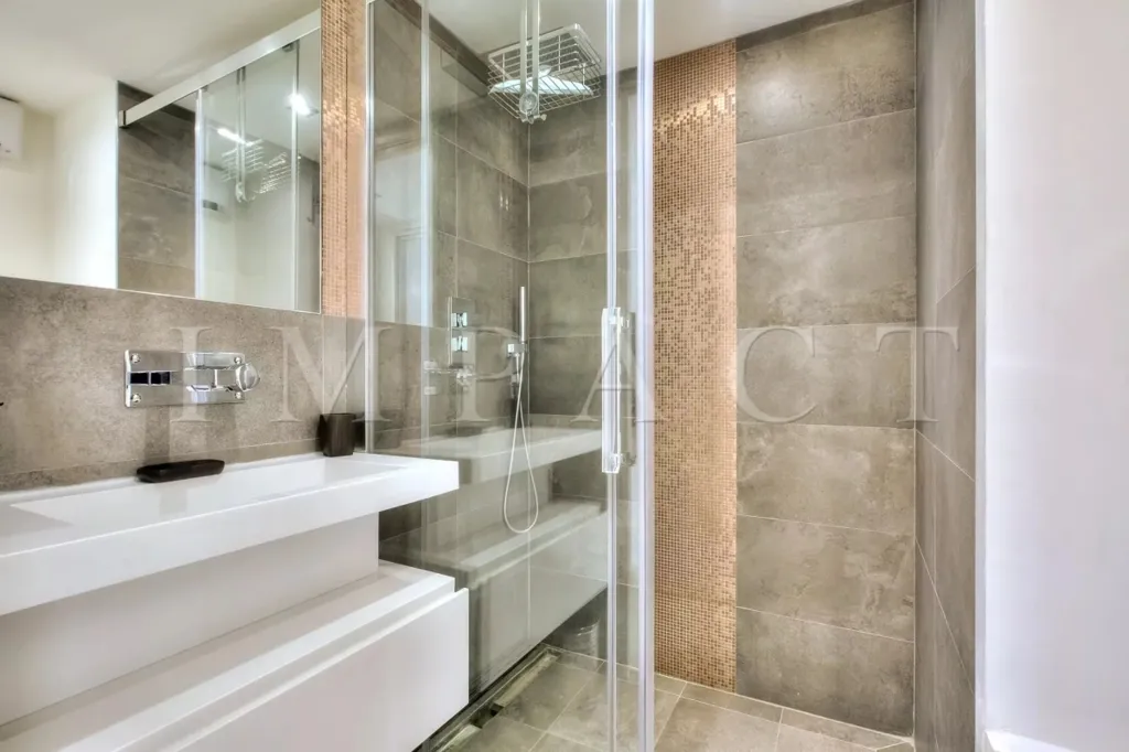 Salles de bain - Appartement de luxe avec terrasse à Cannes