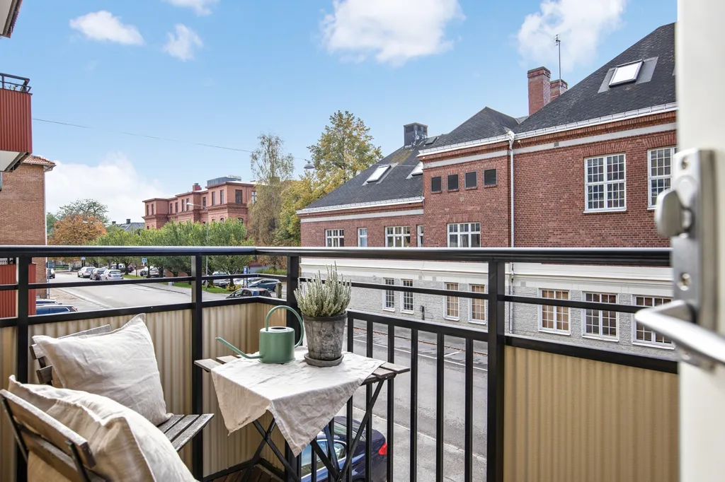 Balcon - Modern Apartment with Balcony in Western Location