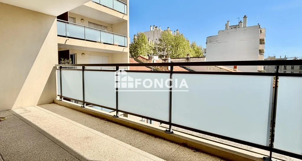Appartement T3 avec Terrasse et Box dans Résidence BBC