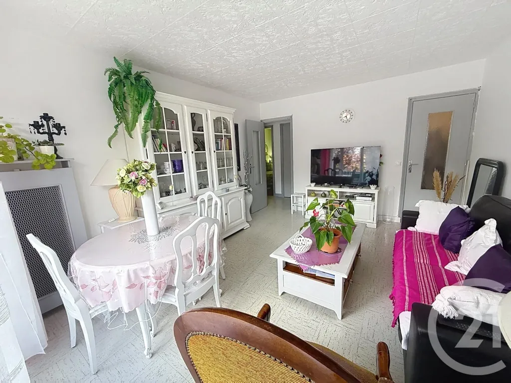 Soggiorno - 3-Bedroom Apartment with Balcony in Gonesse