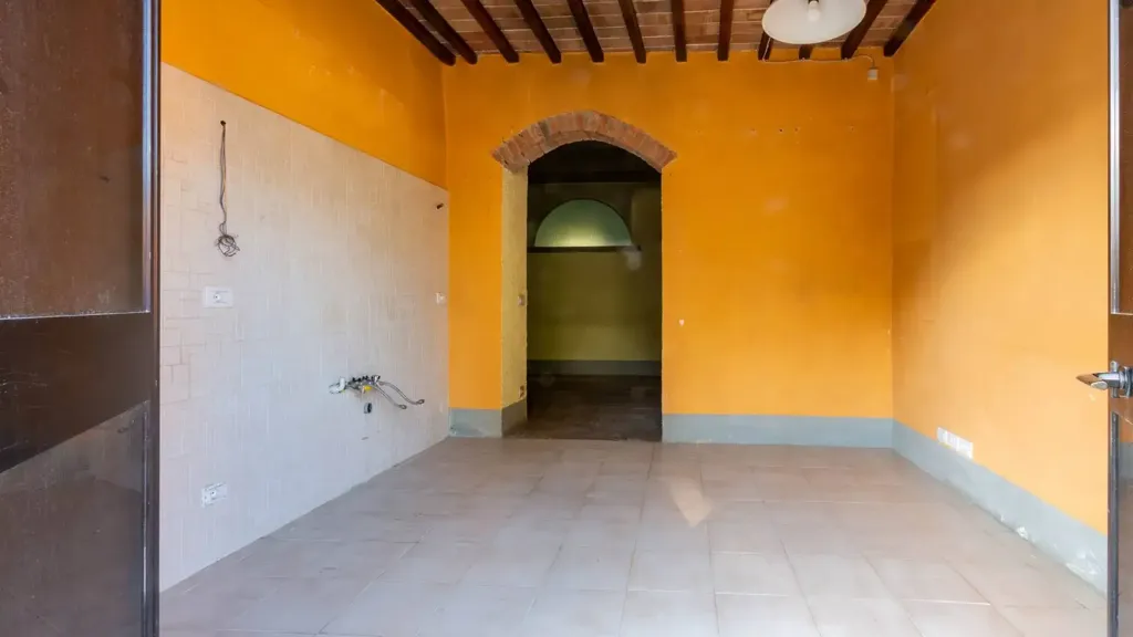 Esik - Rustic Cottage with Terrace near Monteriggioni