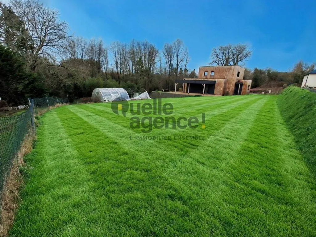 Aed - Buildable Plot with Utilities in Lesneven