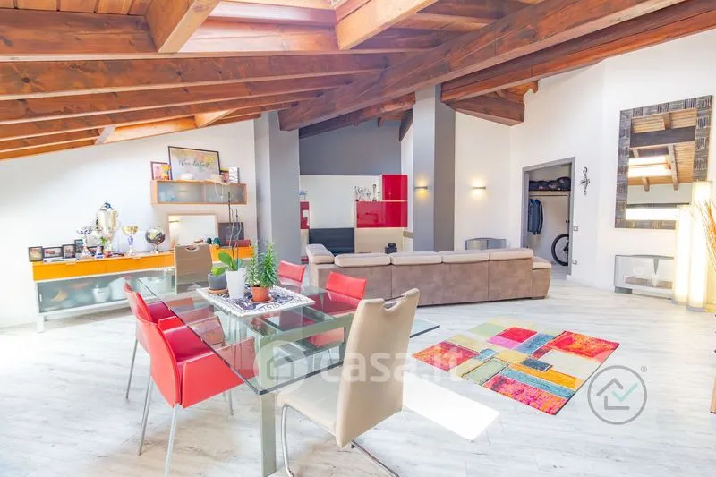 Söögituba - Mansarded Penthouse with Sky Views in Varese