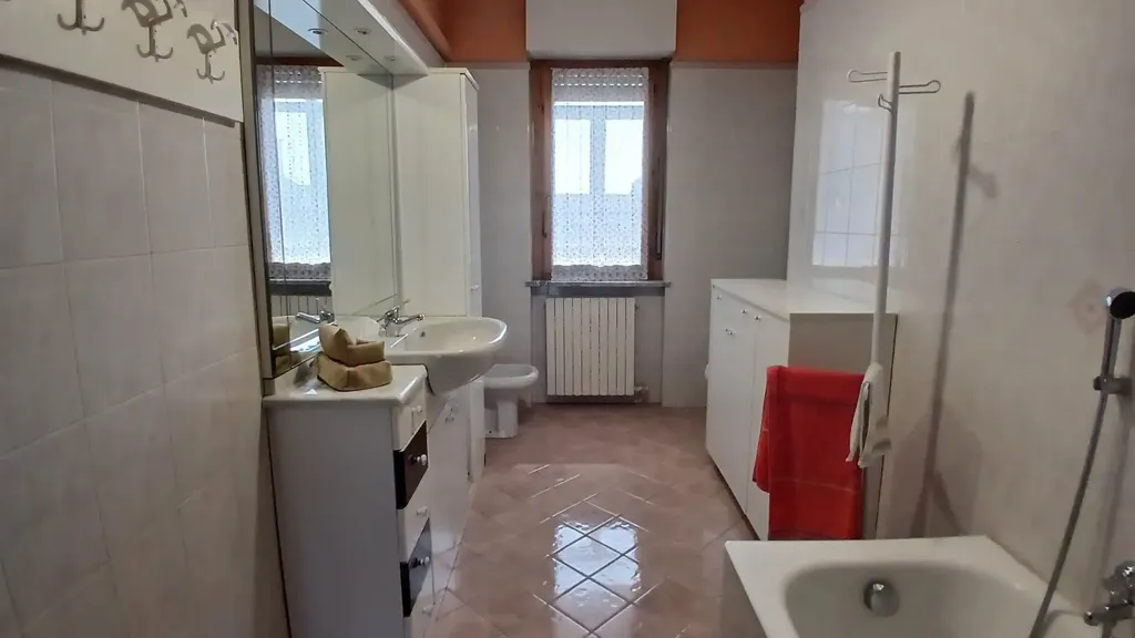Salles de bain - Triplex Apartment with Balconies in Mortara