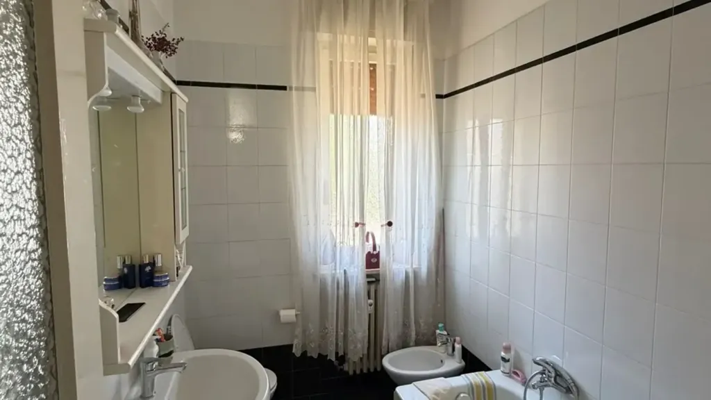 Salles de bain - Apartment with Balcony in Casale Monferrato
