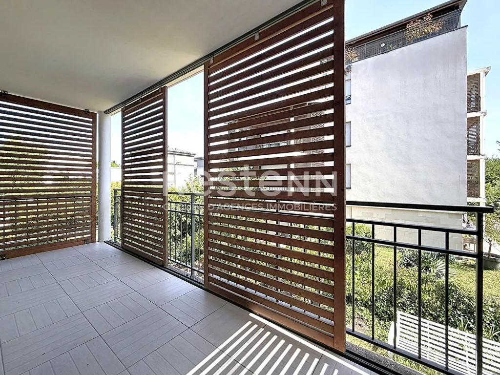 Balcone - 4-Piece Flat with Loggia in Villaroy, Guyancourt