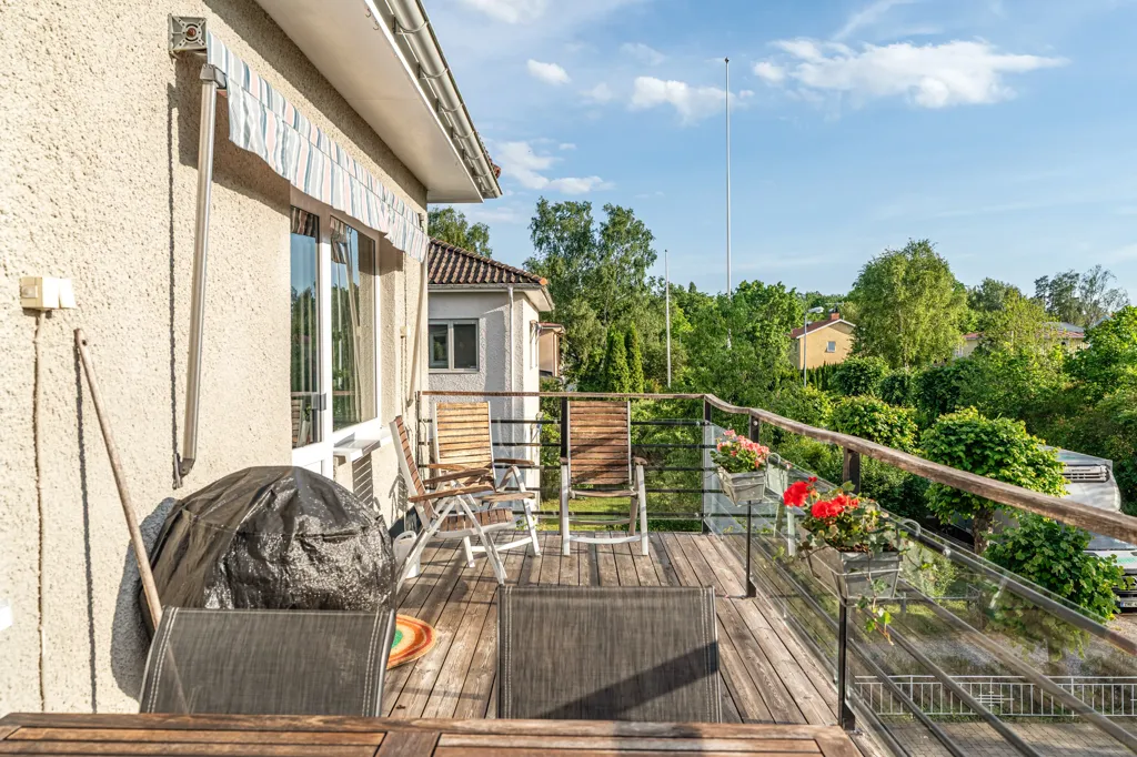 Rõdu - Representative Villa with Pool in Edsviken, Sollentuna
