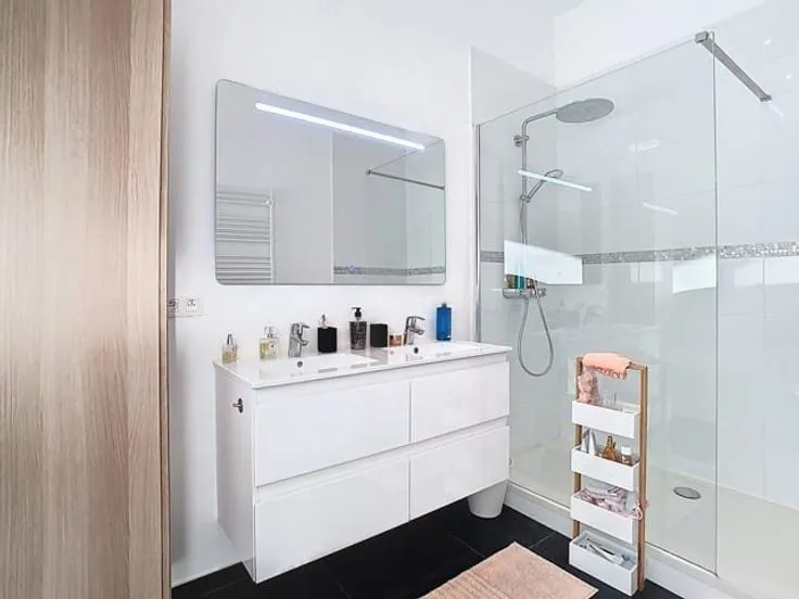 Vannitoad - Bright 3-Bed Flat with Terrace in Genval