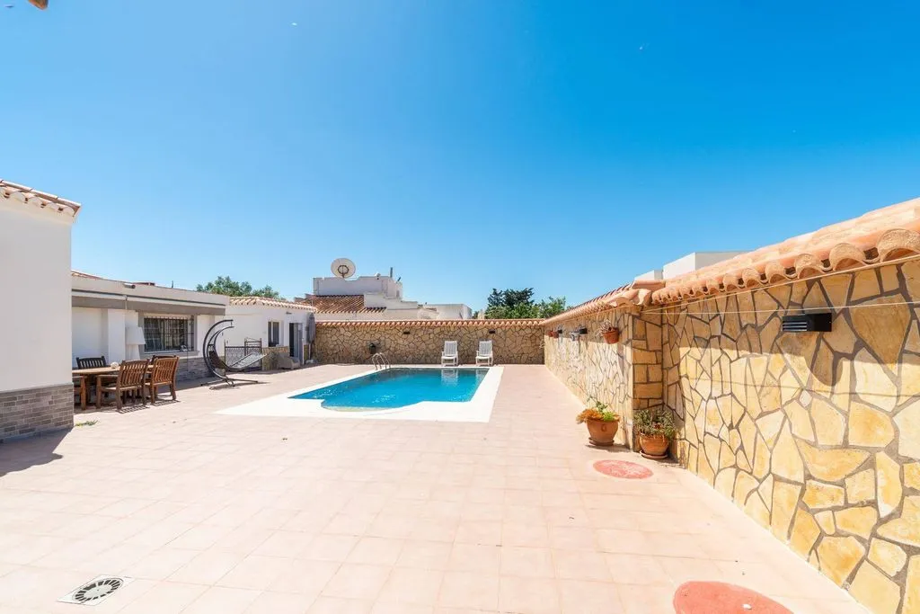 Pool - Luxury Villa with Pool in Torrevieja