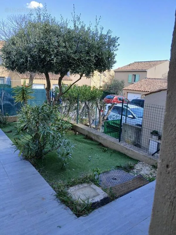 Garden - Villa with Garden in Marseille-16e