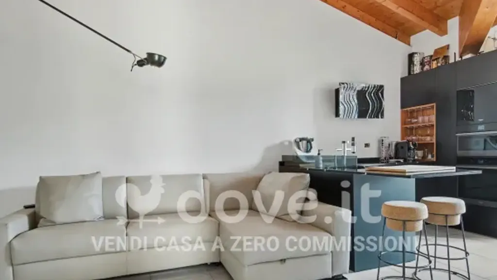 Elutuba - Modern Apartment with Balcony in Vertova
