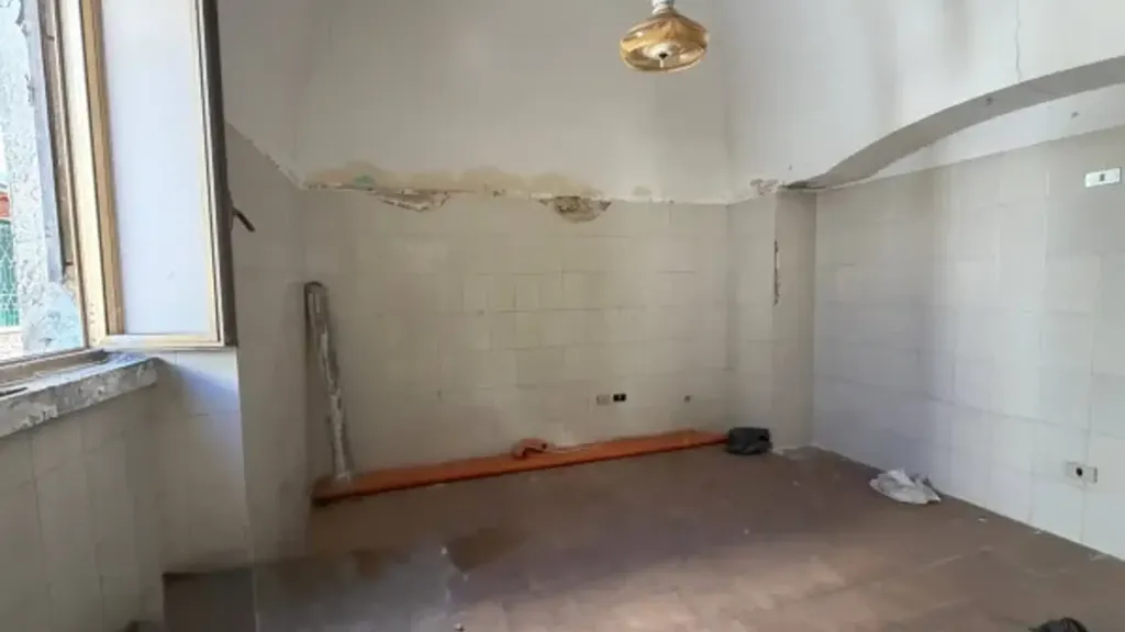 Toad - Terraced House for Renovation in Central Bari