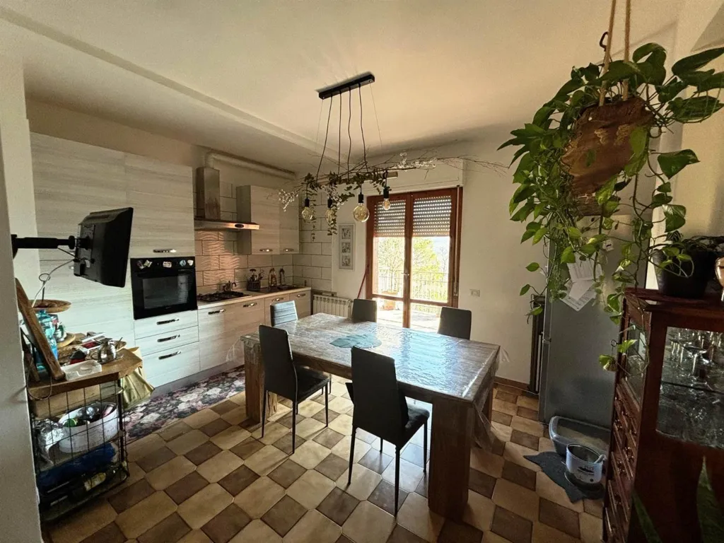 Söögituba - Apartment with Panoramic Terrace in Castelraimondo