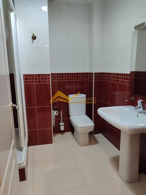 Vannitoad - Apartment with Balcony in Linares Centre