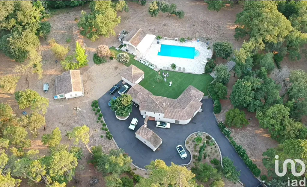 Vue aérienne - Villa Rénovée avec Piscine au Muy