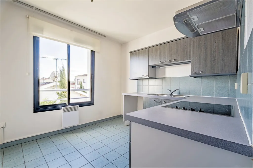 Köök - Secure Apartment with Private Park in Bouscat