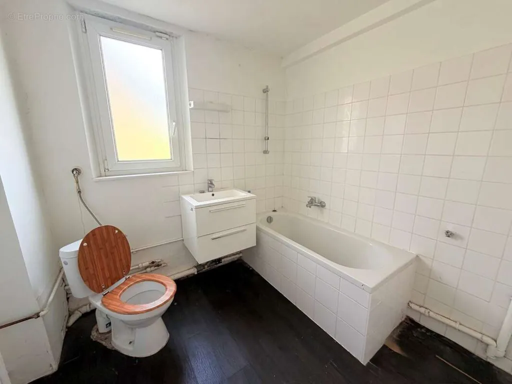 Salles de bain - Maison Individuelle avec Terrain à Oberhausbergen