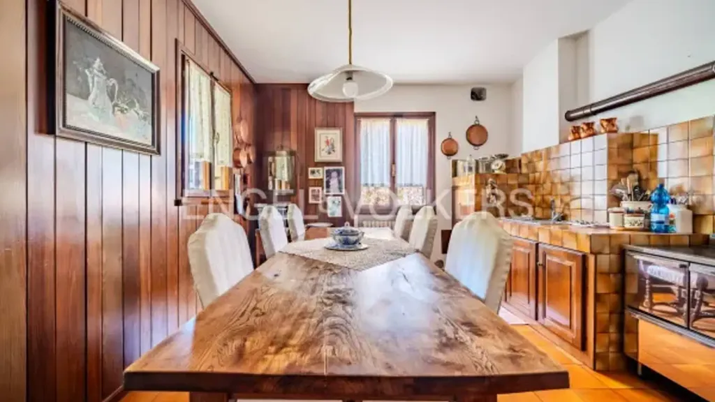 Dining Room - Luxury Villa with Garden in Casier, Treviso