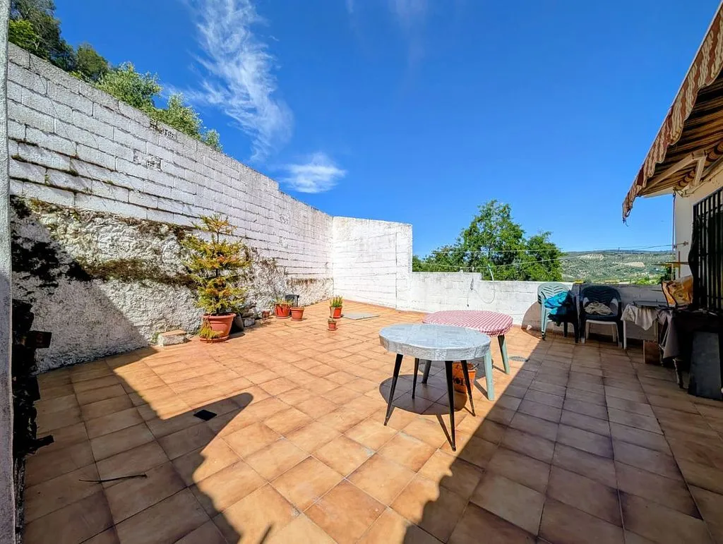 Terrass - House with Terrace and Balcony in Montefrío