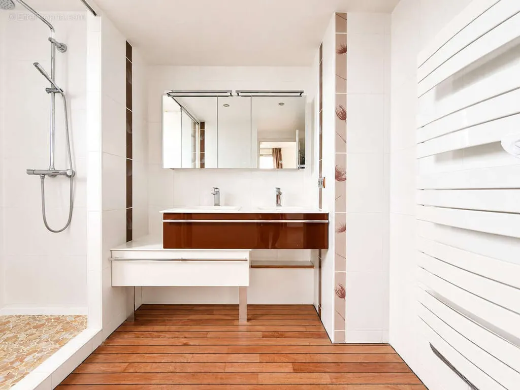 Salles de bain - Villa sur les Toits avec Terrasse Panoramique à Clermont-Ferrand