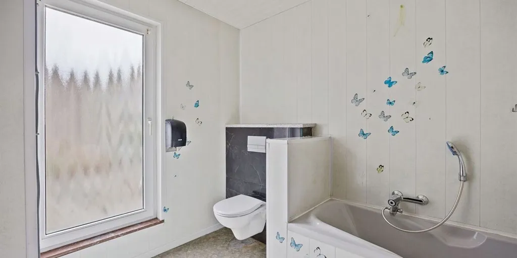Bathrooms - Mixed-Use Property with Private Residence in Tongeren