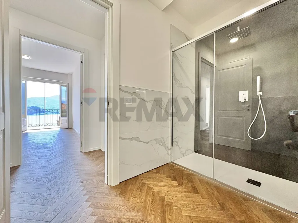 Vannitoad - Modern Attico with Lake View in Ghiffa