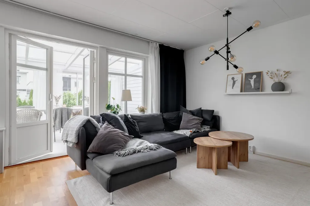 Séjour - Modern Apartment with Balcony in Ekeby-Almby