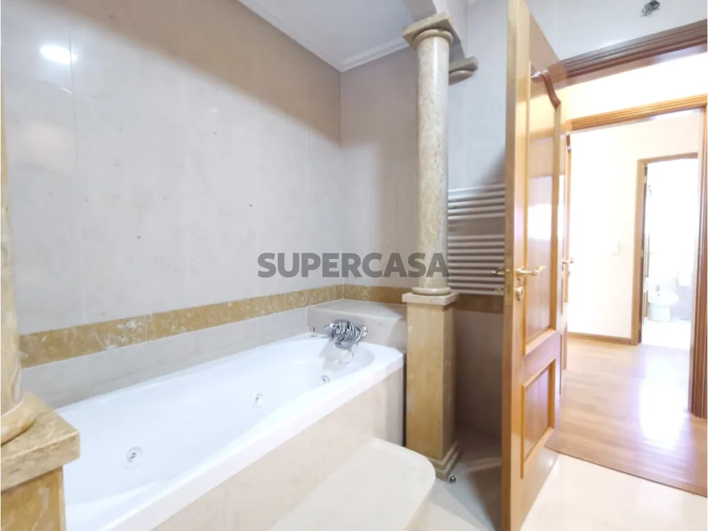 Vannitoad - Five-Bedroom House with Pool in Cascais