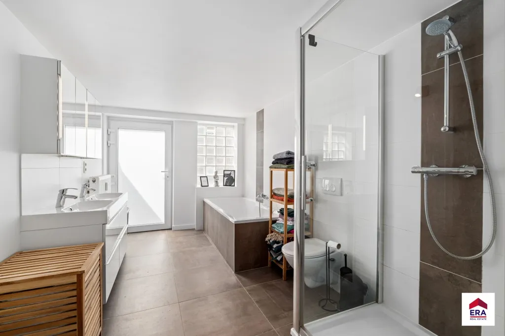 Bathrooms - House with Garden in Wemmel