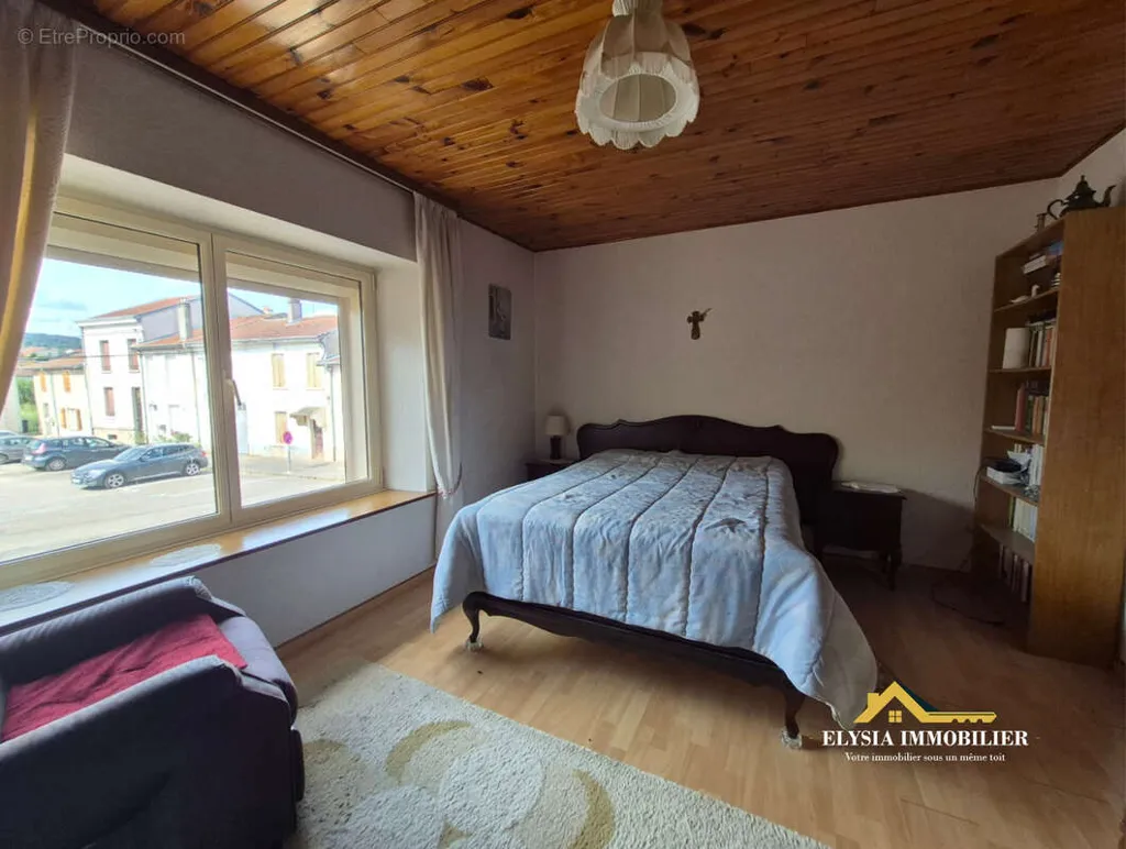 Chambres - Maison à Conforter avec Jardin à Pagny-sur-Moselle