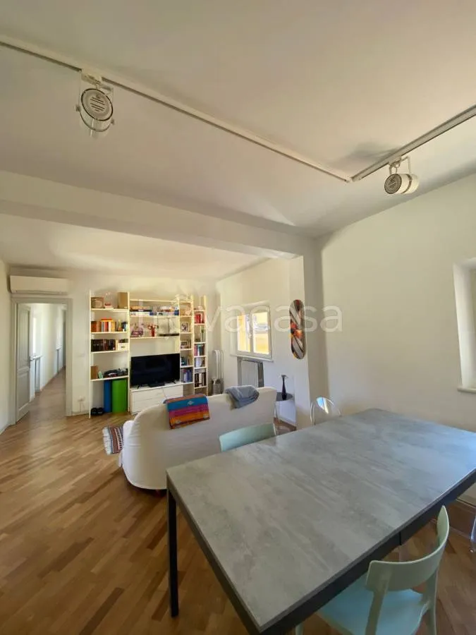 Salle à manger - Rustic-Style Flat with Caminetto in Modena