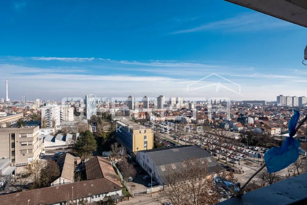 Rõdu - Three-bedroom Apartment with Central Heating in Zagreb