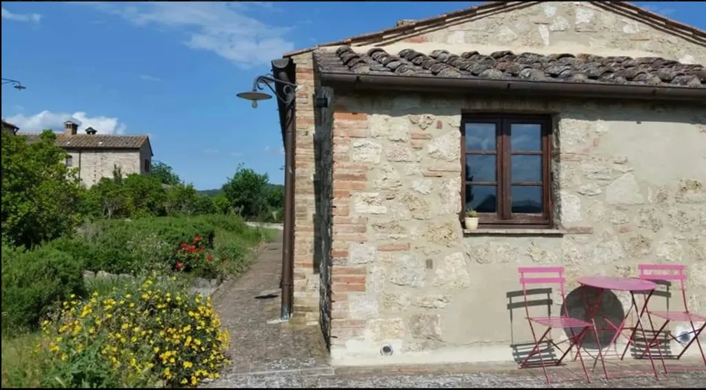 Esterno - Appartamento con vista panoramica e giardino a Asciano