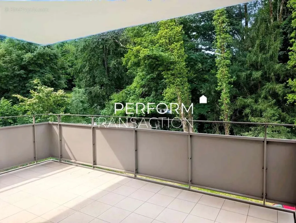 Balcon - Appartement avec Terrasse S/O à Poisat