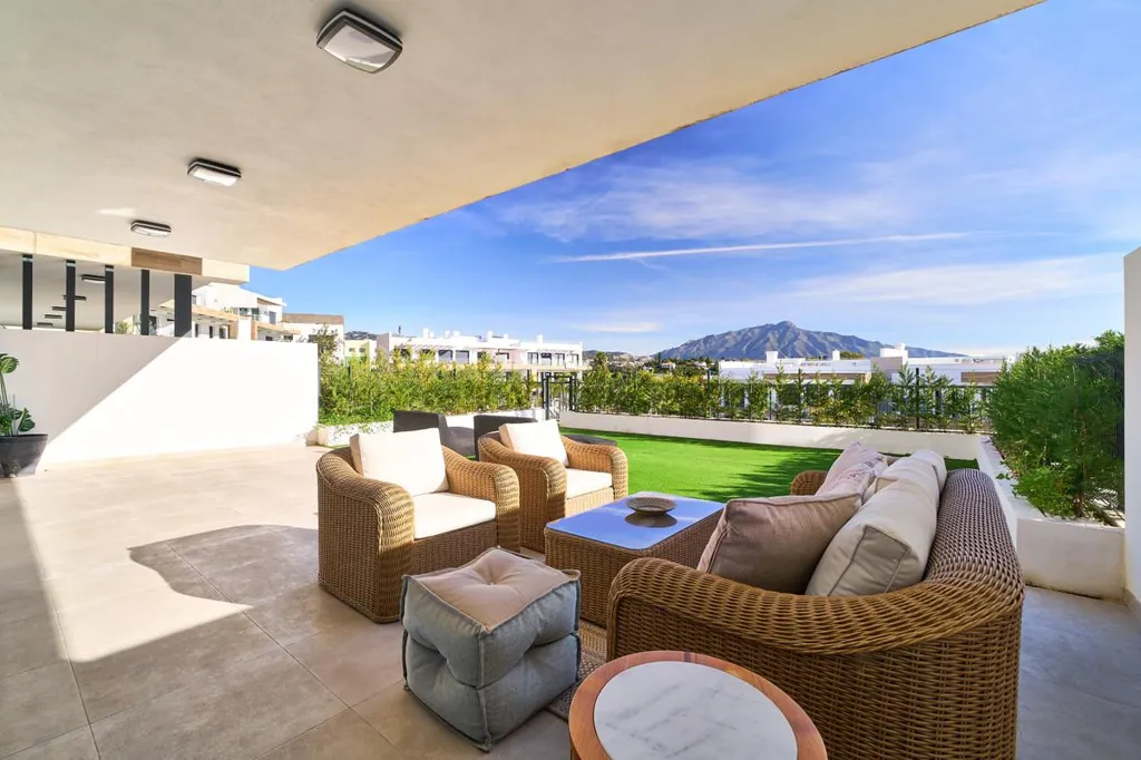 Terrazza - Modern Apartment with Sea Views in Estepona