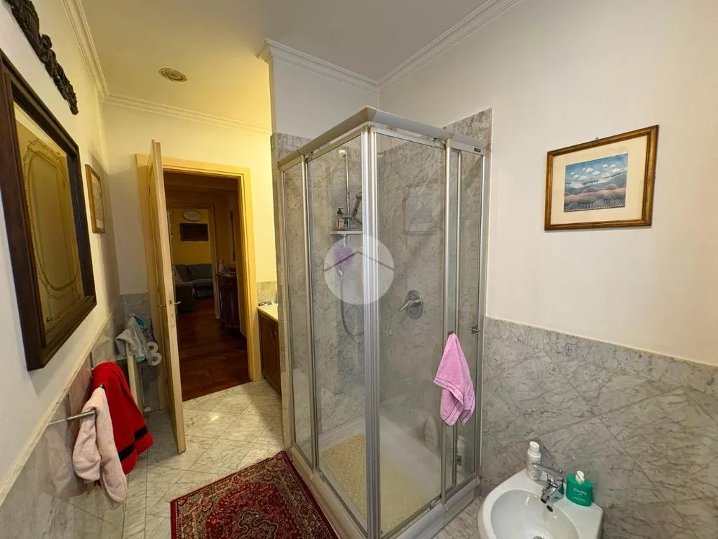 Bathrooms - Spacious 6-Room Apartment in Genoa