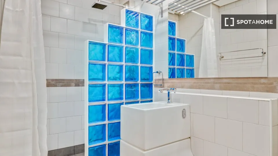 Salles de bain - Shared Flat with Modern Design in Madrid