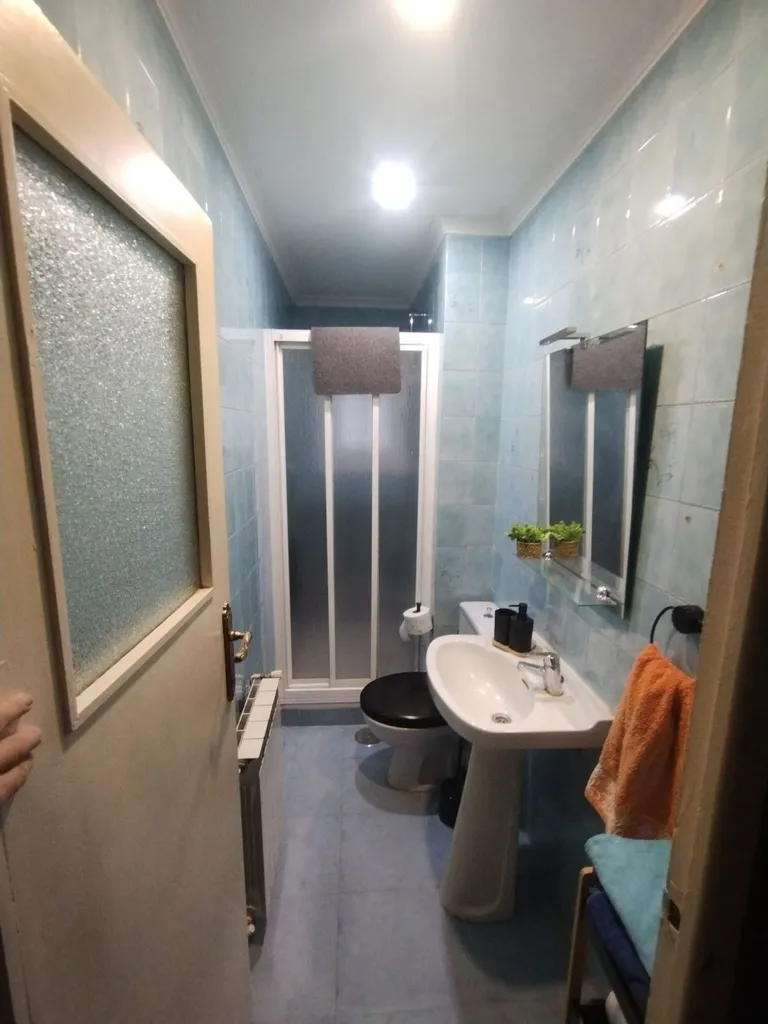 Salles de bain - 3-Bedroom Apartment with Balcony in City Centre