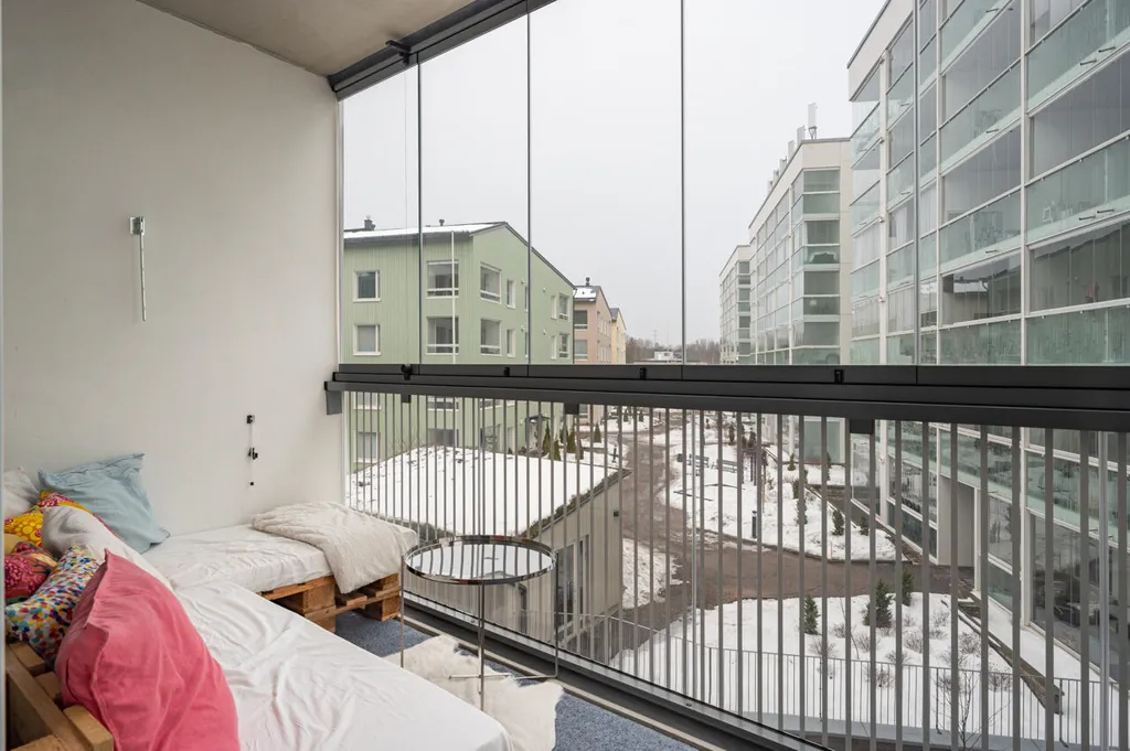 Balcony - 3-Bedroom Apartment with Balcony in Helsinki