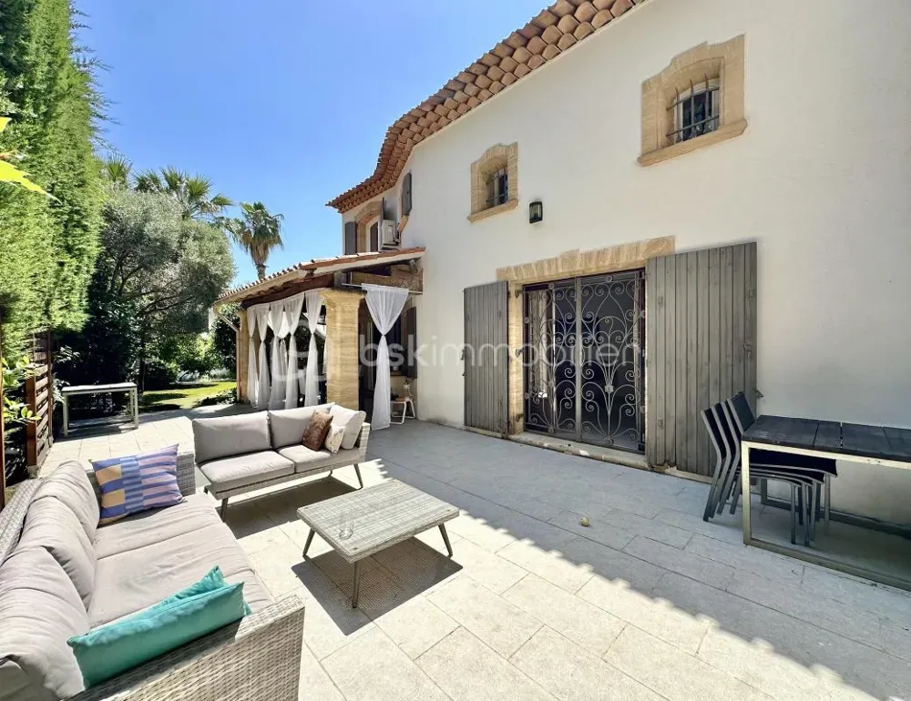 Terrass - Prestigious Villa with Pool in Petit Juas