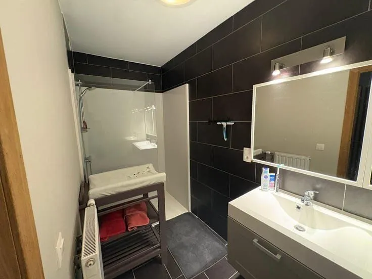 Salles de bain - Appartement Rez-de-Chaussée avec Terrasse à Hélécine