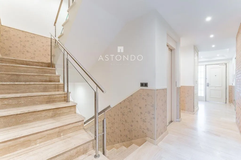 Pièces - Luxury Townhouse with Pool in Madrid