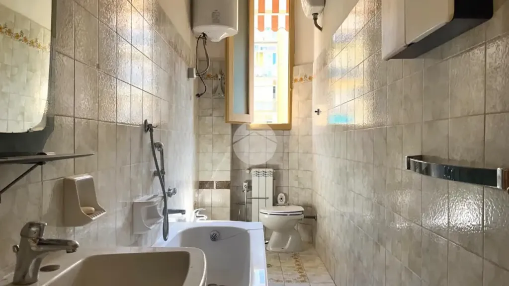 Salles de bain - 5-Room Apartment with Balcony in Florence