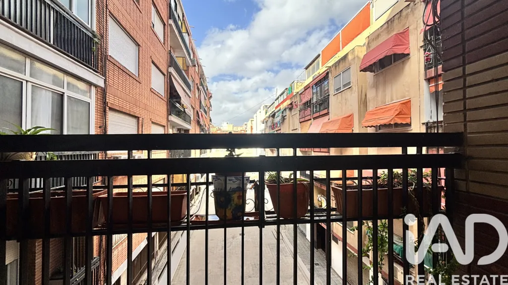 Rõdu - Alicante Apartment with Potential for Division